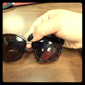 Jessica Simpson j5307 Tortoise Square Sunglasses